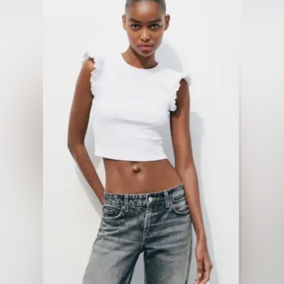 Zara Tops - Preowned Zara cropped  Lavender ribbed top with ruffle sleeve detail.